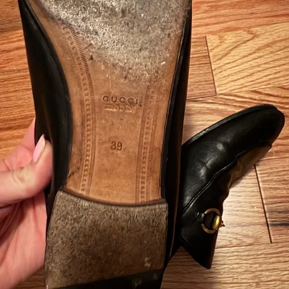 Gucci Black Leather Loafers with Gold Accents - Picture 4 of 7